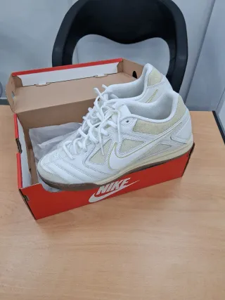 Zapatillas Nike Talla 44 Blancas y Beige