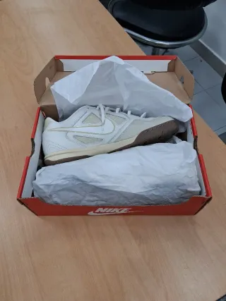 Zapatillas Nike Talla 44 Blancas y Beige