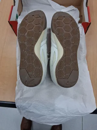 Zapatillas Nike Talla 44 Blancas y Beige