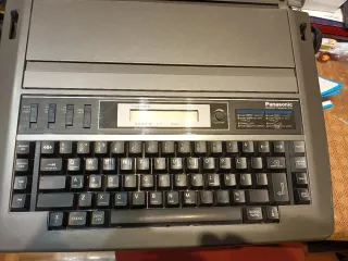 Máquina de escribir electrónica Panasonic R193
