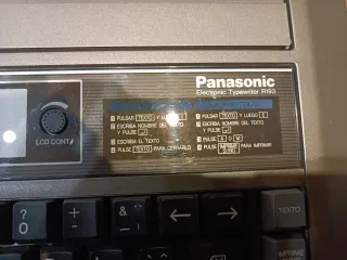 Máquina de escribir electrónica Panasonic R193