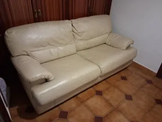 Sofá de piel beige 3 plazas