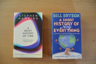 Libros en inglés de Stephen Hawking y Bill Bryson