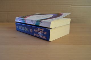 Libros en inglés de Stephen Hawking y Bill Bryson