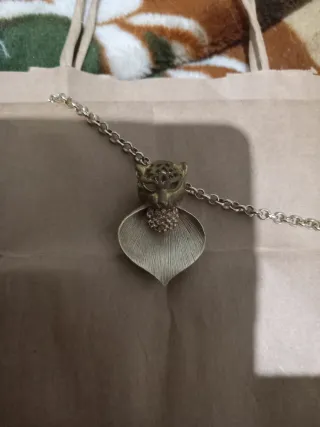 Colgante dorado con forma de pantera