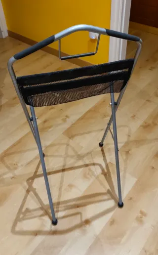 Galán de noche (perchero ropa) plegable metálico