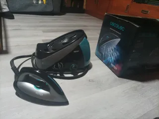 Plancha de vapor Cecotec sin usar (Fast&furius)