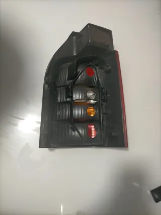 Luz trasera izquierda de Volkswagen Transporter T4