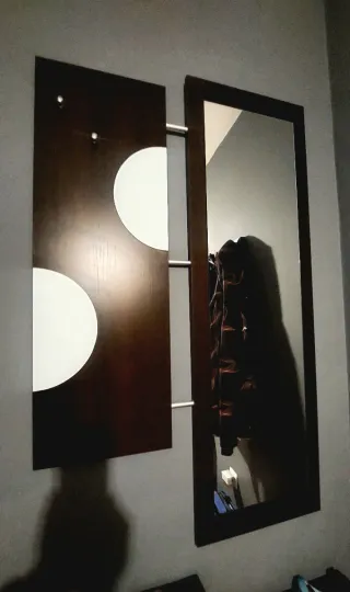 Recibidor moderno con espejo