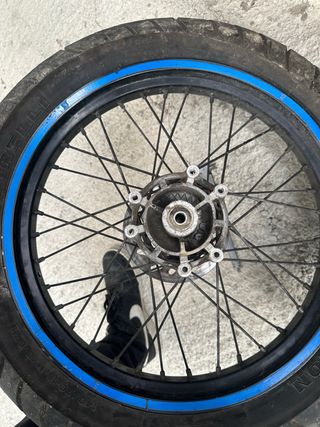 Rueda trasera supermotard Derbi Senda 50cc