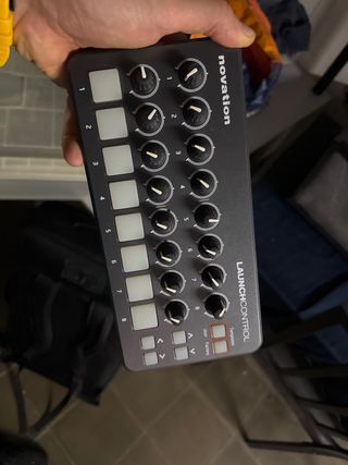 Novation Launch Control Controlador MIDI