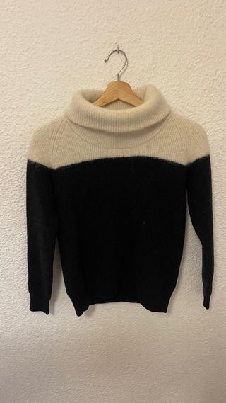 Jersey cuello alto beige y negro