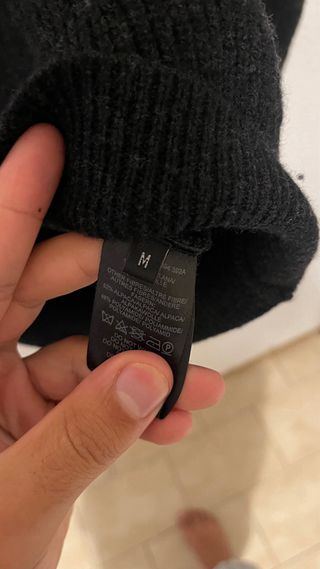 Jersey cuello alto beige y negro