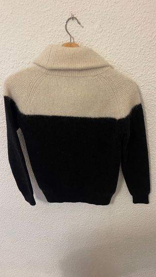 Jersey cuello alto beige y negro