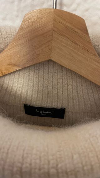 Jersey cuello alto beige y negro