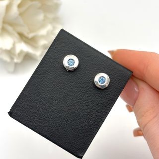 Pendientes de oro 18kt con gema azul