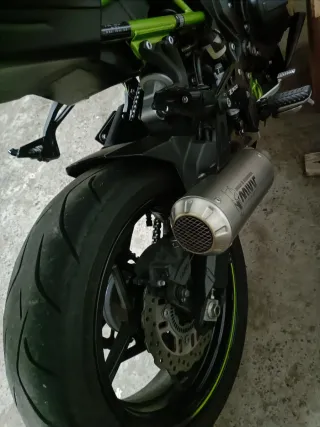 Kawasaki Z900 Negra y Verde