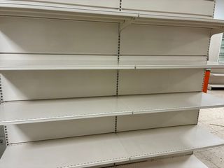 Estantería metálica para tienda color beige