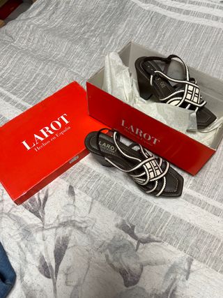 Sandalias LAROT Marrón y Blanco