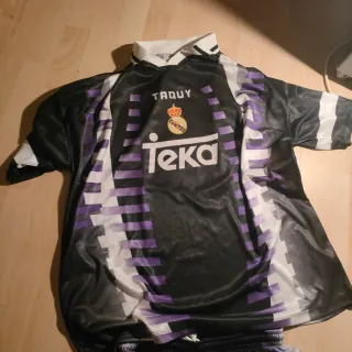 Camiseta y pantalón corto Real Madrid Kelme 1997-9