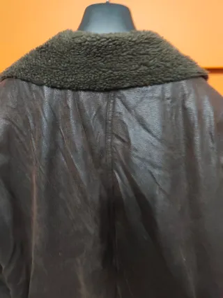 Cazadora imitación cuero con borrego