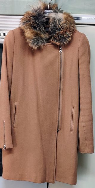 Abrigo con cuello de pelo Talla M