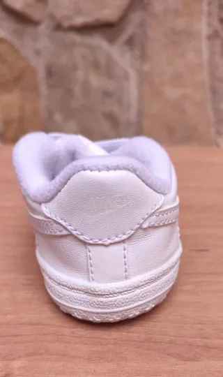 Scarpe neonato Nike bianche