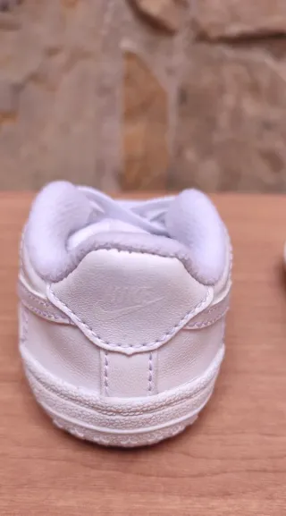 Scarpe neonato Nike bianche