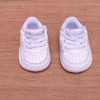 Scarpe neonato Nike bianche