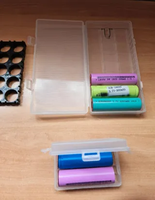 Pilas 18650 con caja y soportes