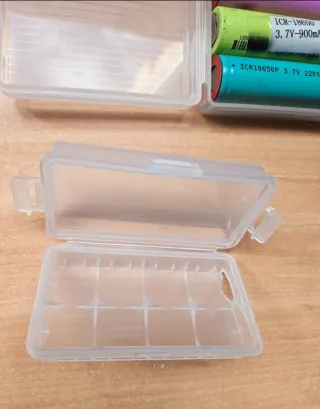 Pilas 18650 con caja y soportes