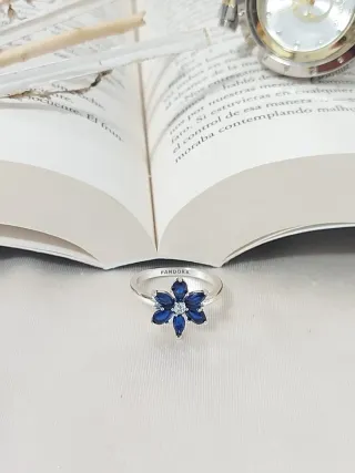Anillo Pandora Flor Zafiro Talla 54