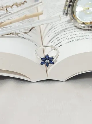 Anillo Pandora Flor Zafiro Talla 54