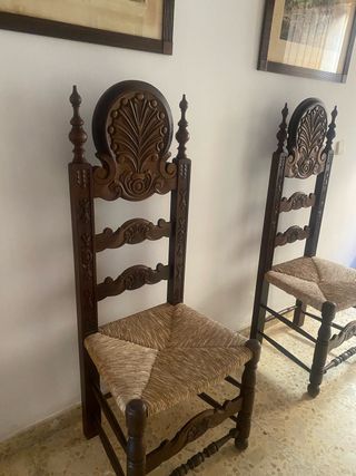 Juego de 2 sillas antiguas de madera