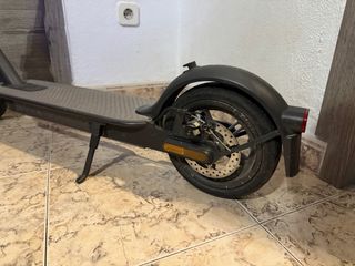 Patinete eléctrico negro