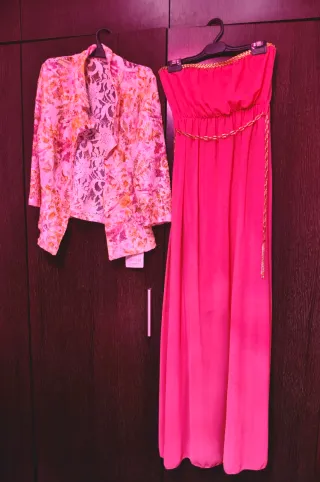 Vestido largo fiesta rosa y chaqueta floral