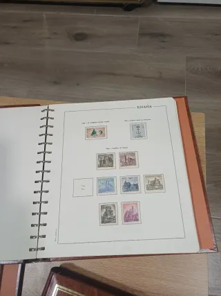 3 Álbumes de sellos de varios años