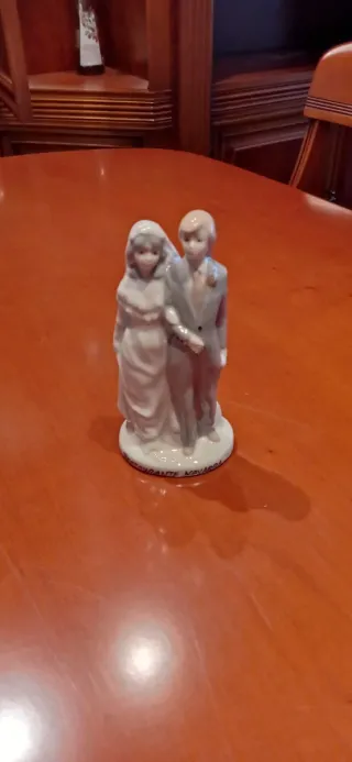 Figuras decorativas porcelana de novios de 20 cm