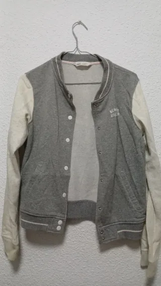 Chaqueta H&M Gris y Blanca