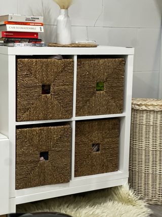 Estantería Kallax Ikea Blanca con Cestas y soporte