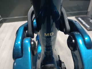 Bicicleta BH de montaña azul y amarilla