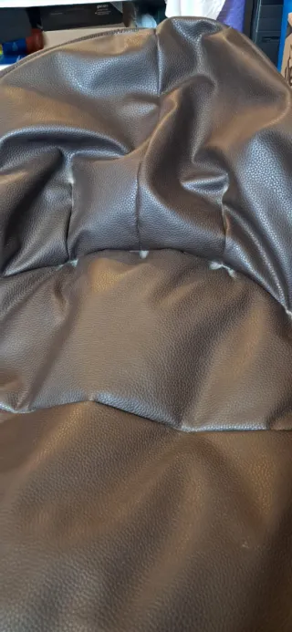 Sillón Puff Cuero Sintético Marrón.