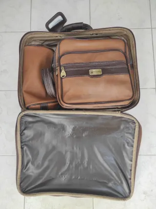 Juego de maleta, bandolera y neceser de viaje