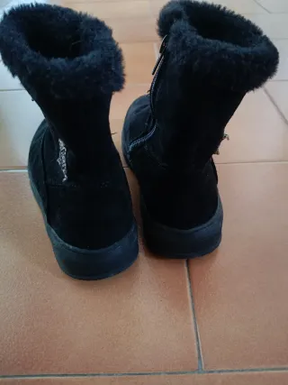 Stivaletti scamosciati n. 31 con strass