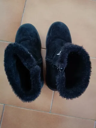 Stivaletti scamosciati n. 31 con strass