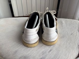 Náuticos Sebago grises y blancos