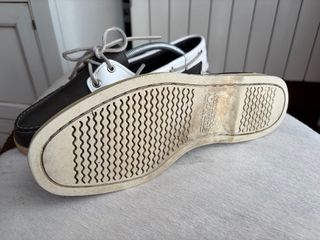 Náuticos Sebago grises y blancos