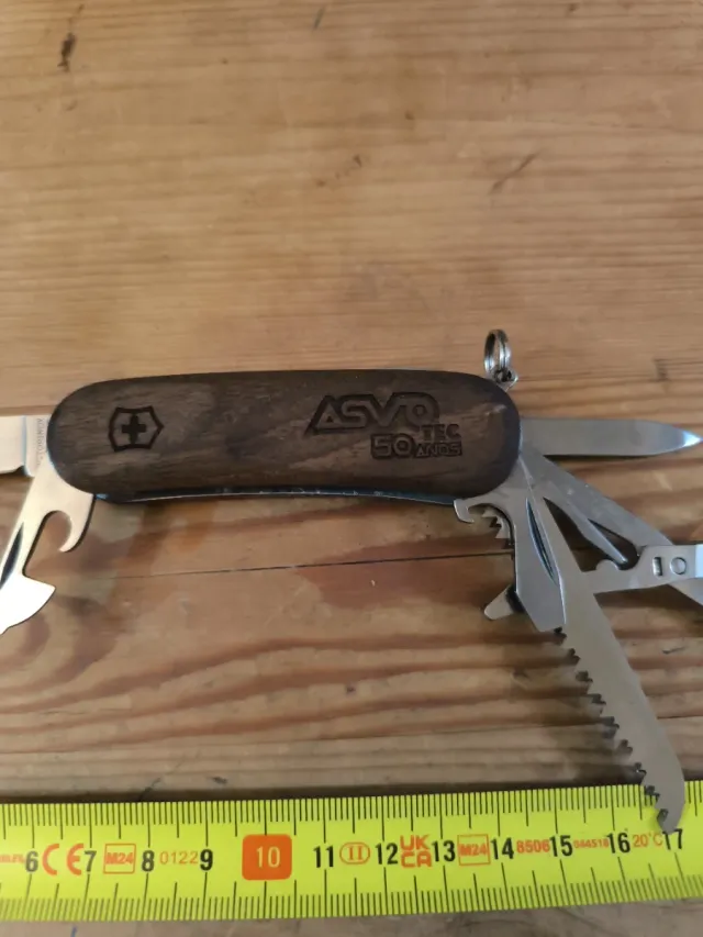Navaja Victorinox Delemont Eco Wood 150 Años