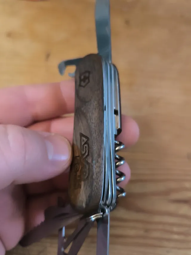 Navaja Victorinox Delemont Eco Wood 150 Años