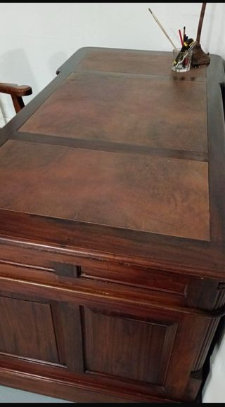 Escritorio señorial con silla a juego